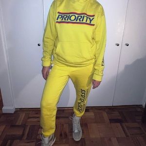 sick yellow sweatpants. Size medium. USPS X FOREVER 21 💛 limited edition.